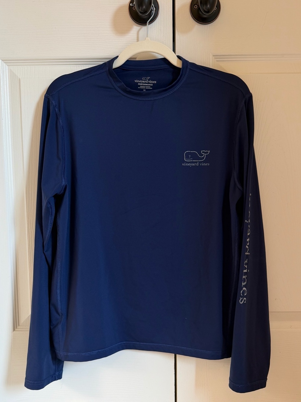 EUC Vineyard Vines Boys Long-Sleeve navy rashguard size XL (18)